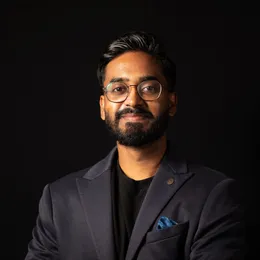 Porträt von Niruchan Thanabalasingam, Gründer und Mathe-Tutor bei MatheCode
